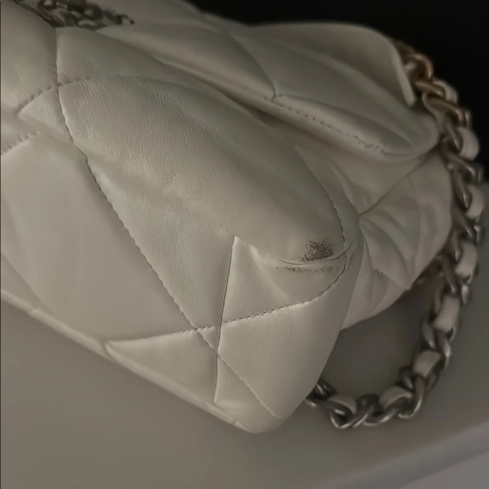 CHANEL 19 White, silver, and gold Quilted Shoulder Bag with Flap Closure - Picture 3 of 10